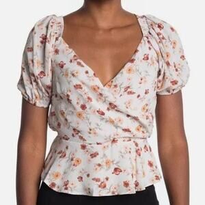 ASTR The Label | Floral Puff-Sleeve Surplice V-Neck Peplum Blouse Top Large